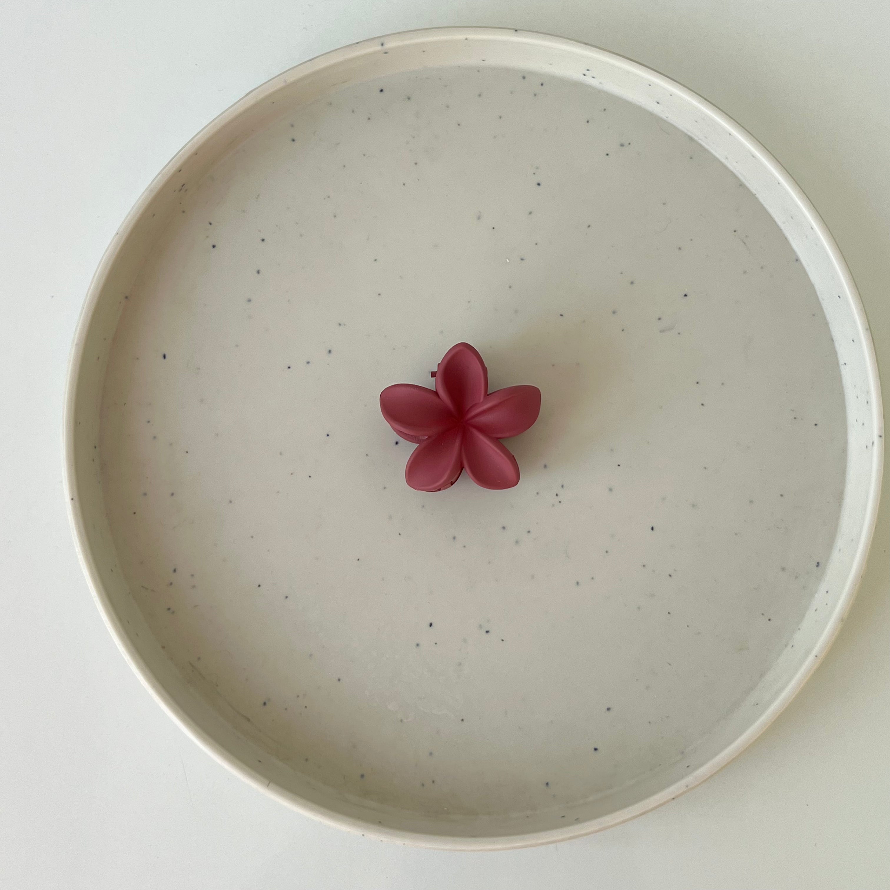 Matte Blossom – Small Flower Hair Claw